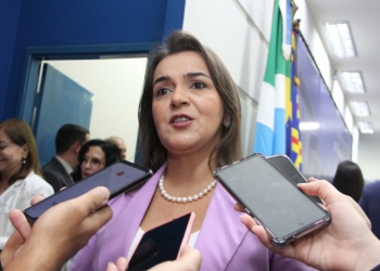 ADRIANE LOPES
