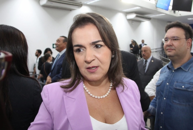 Prefeita Adriane Lopes abre trabalhos na Câmara