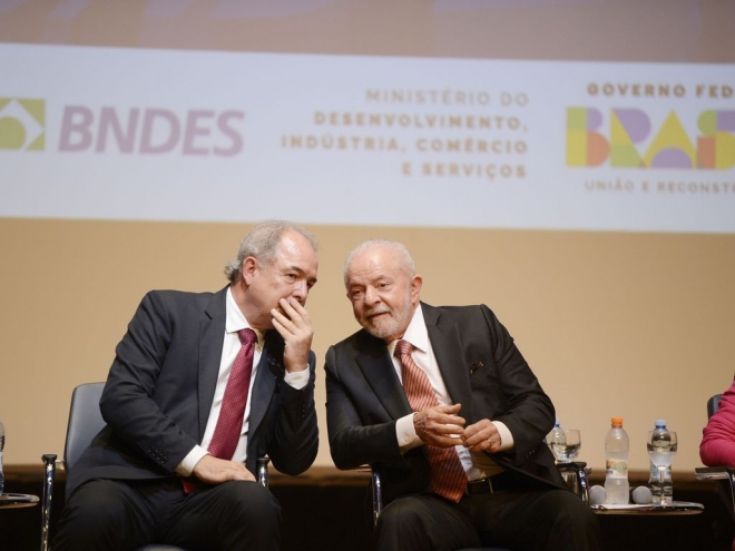 Lula diz que n&atilde;o h&aacute; justificativa para Selic estar em 13,75% ao ano