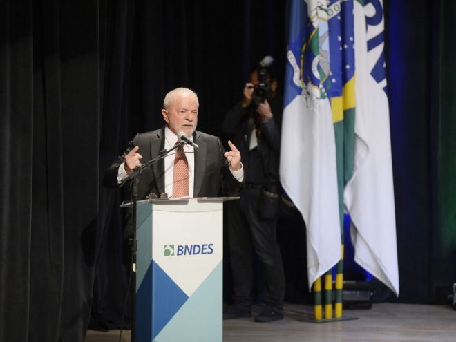 Lula diz que n&atilde;o h&aacute; justificativa para Selic estar em 13,75% ao ano