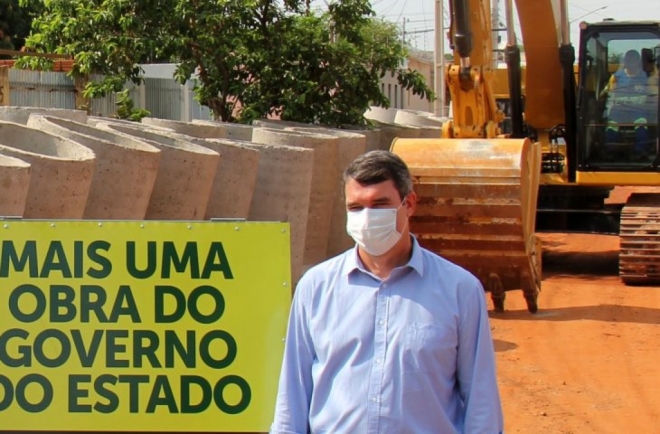 Moradores do Aero Rancho comemoram chegada do asfalto na região