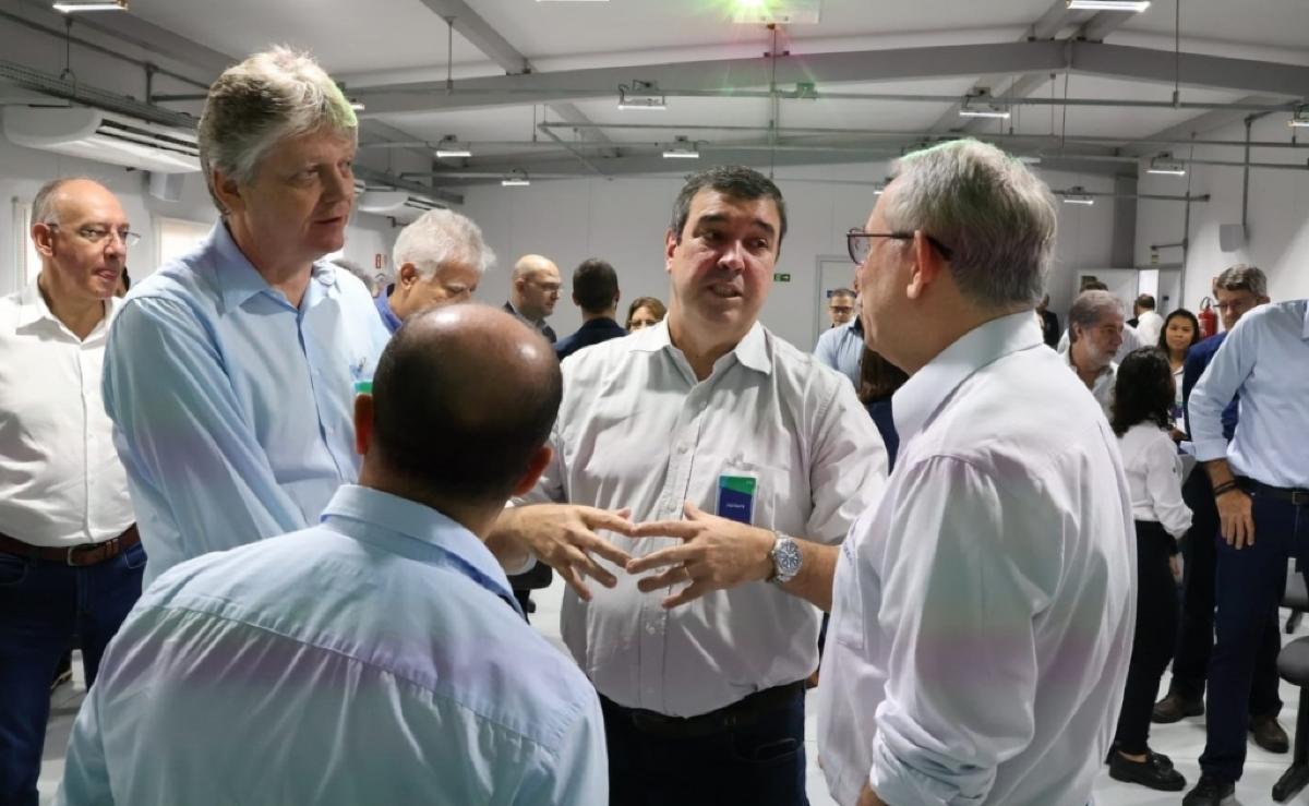 Eduardo Riedel visita fábrica da Suzano e destaca futuro de prosperidade em Ribas do Rio Pardo