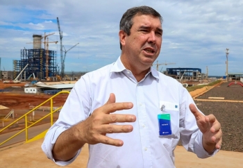 Eduardo Riedel visita fábrica da Suzano e destaca futuro de prosperidade em Ribas do Rio Pardo