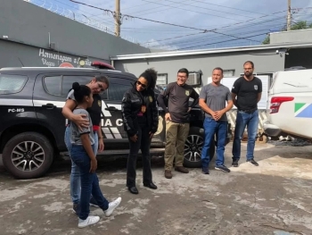 Menina de 10 anos comemora aniversário com o tema Polícia Civil