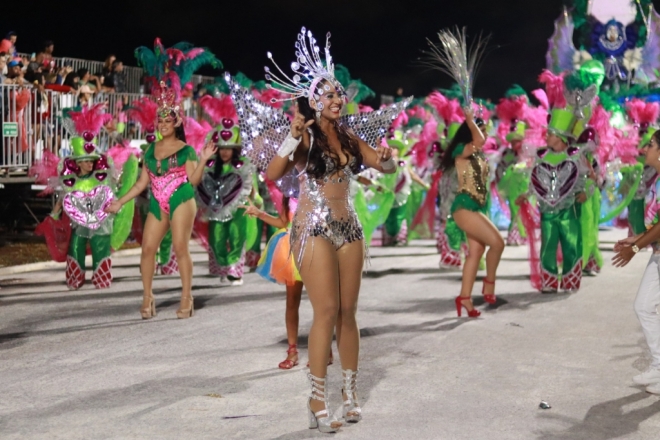 Primeira noite de desfiles das escolas de samba na Capital
