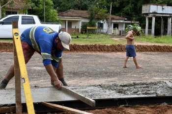 Moradores comemoram com a reta final da pavimentação em Cachoeirão