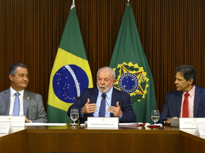&ldquo;N&atilde;o podemos ficar chorando o dinheiro que falta&rdquo;, diz Lula