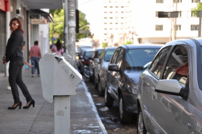 Um ano que motoristas “passam raiva” para estacionar no centro da cidade