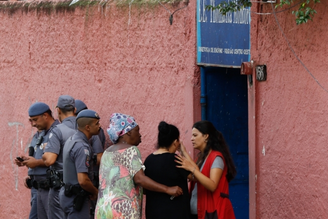 Professora morre e 5 pessoas são feridas em ataque contra escola em SP