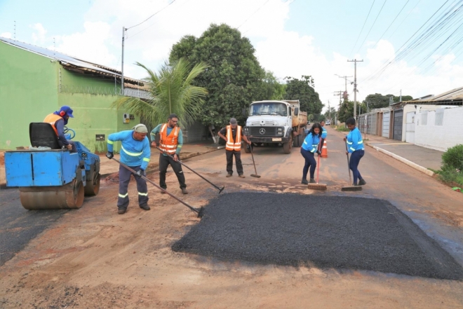 Prefeitura retoma serviços de tapa buraco após trégua das chuvas