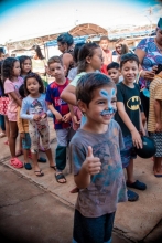 Esquadrão da Juventude distribui 500 ovos de páscoa para crianças carentes
