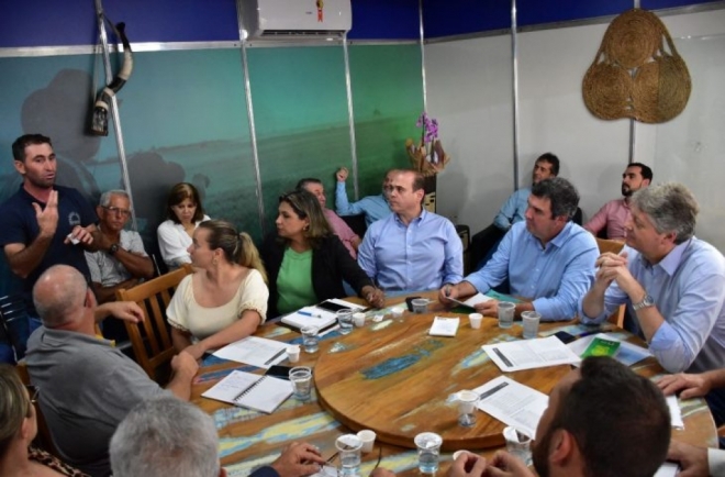 Avicultores entregam reivindicações em reunião na Expogrande