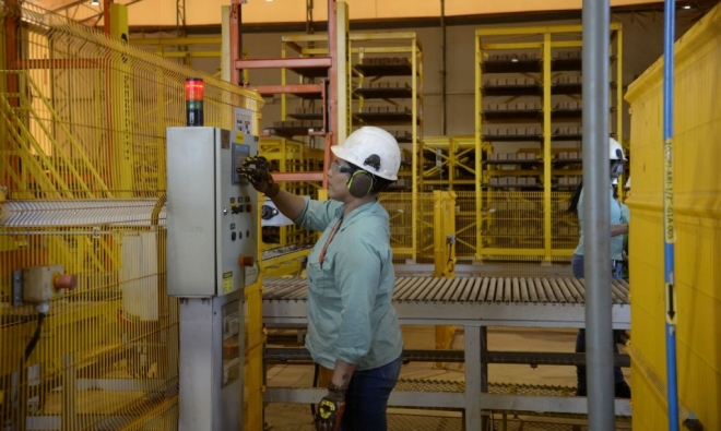 Produção industrial caiu 0,2% em fevereiro