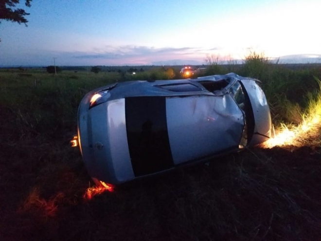 Grávida fica ferida em capotamento no interior de Mato Grosso do Sul