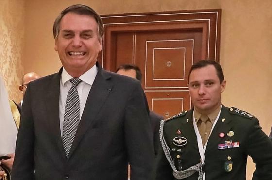 Ex-assessor de Jair Bolsonaro é preso em operação da PF