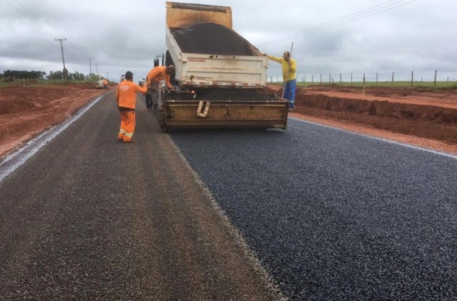 Rodovia que d&aacute; acesso &agrave; praia doce est&aacute; 50% pronta em MS