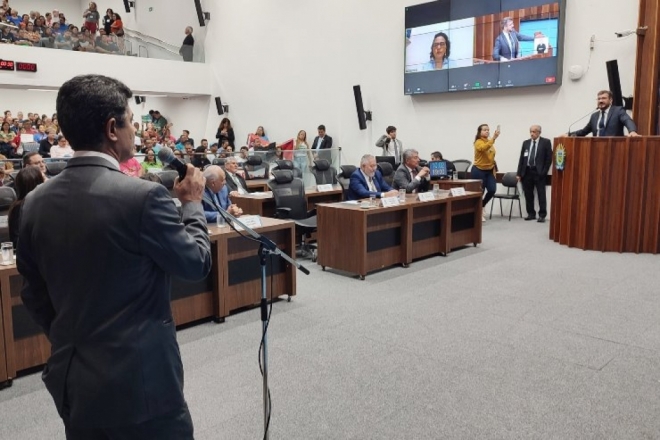 Deputados aprovam reajuste de servidores estaduais