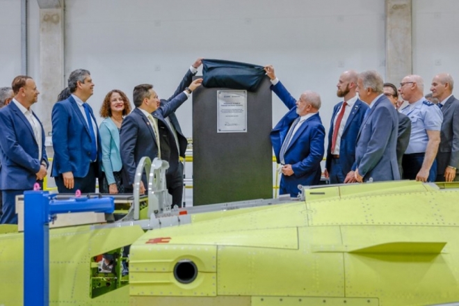 Produ&ccedil;&atilde;o de ca&ccedil;as Gripen fortalece ind&uacute;stria nacional, diz Jos&eacute; M&uacute;cio