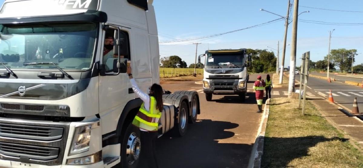 Motoristas são conscientizados sobre limite de velocidade na BR/163