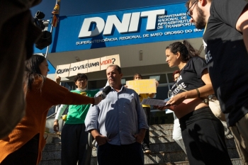 Para alertar mortes nas estradas, carcaças amanhecem na sede do DNIT 