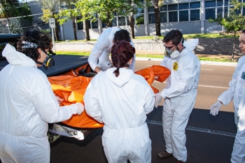 Para alertar mortes nas estradas, carcaças amanhecem na sede do DNIT 