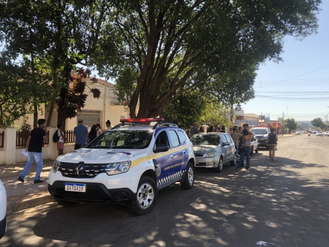 Ex-aluno esfaqueia mulher que buscava filho em escola municipal