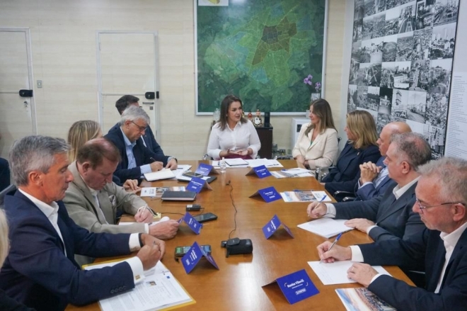 Adriane Lopes recebe delegação da União Europeia