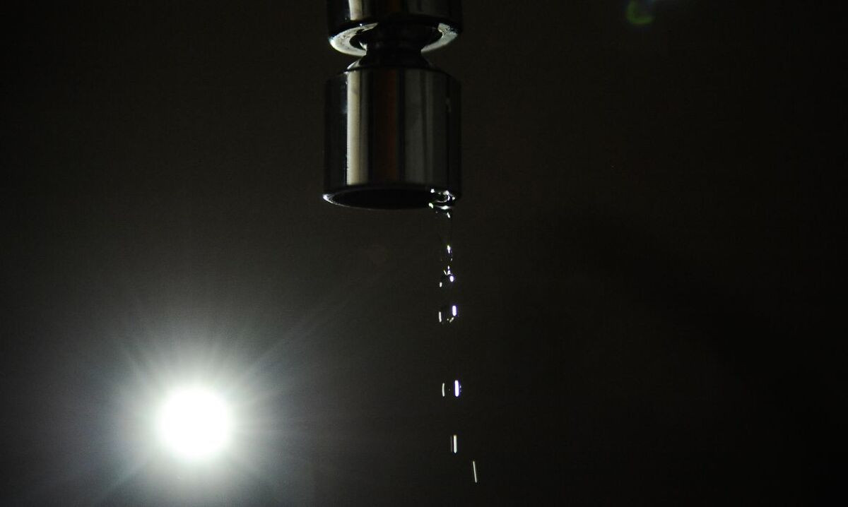 Água desperdiçada no Brasil daria para atender 67 milhões de pessoas, diz estudo