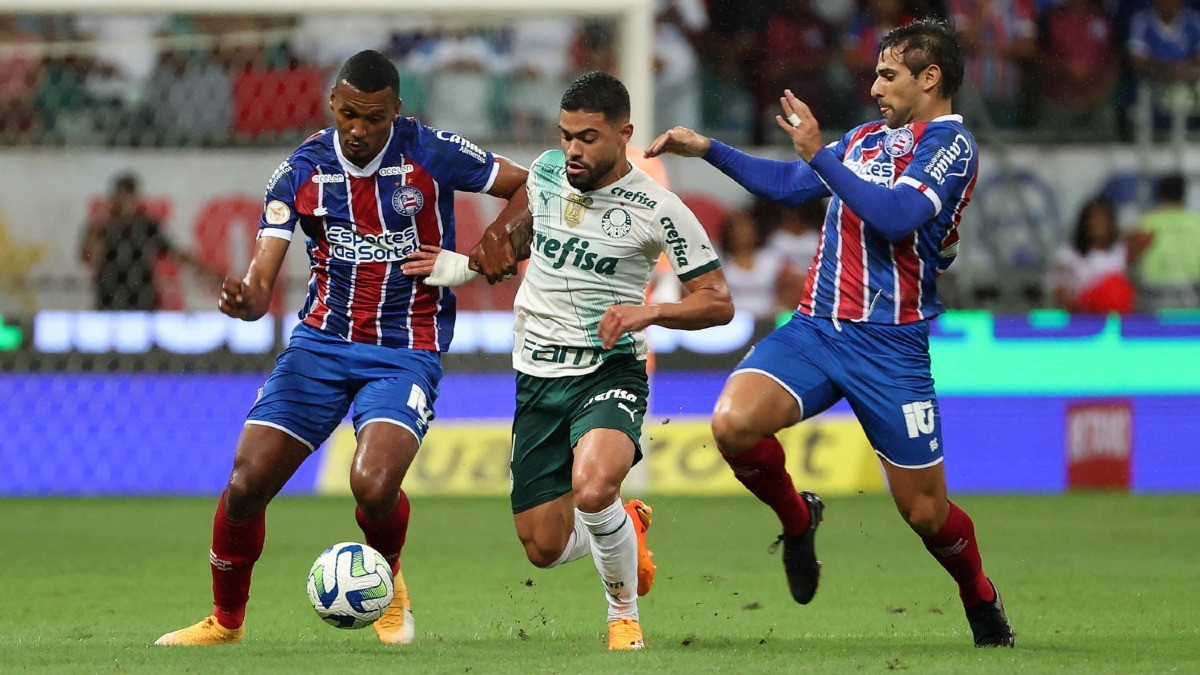 Com camisa em homenagem à Chapecoense, Monteiro vence Rogerinho em