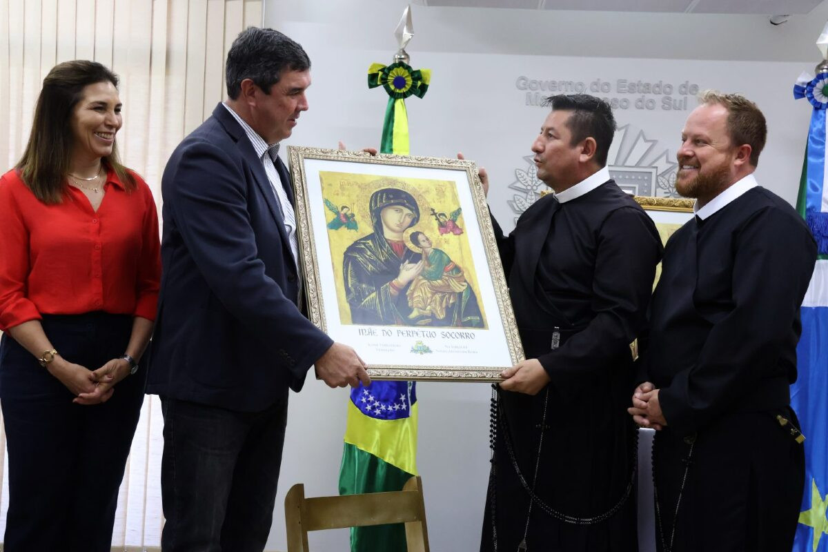 Governadoria recebe imagem da Padroeira de Mato Grosso do Sul