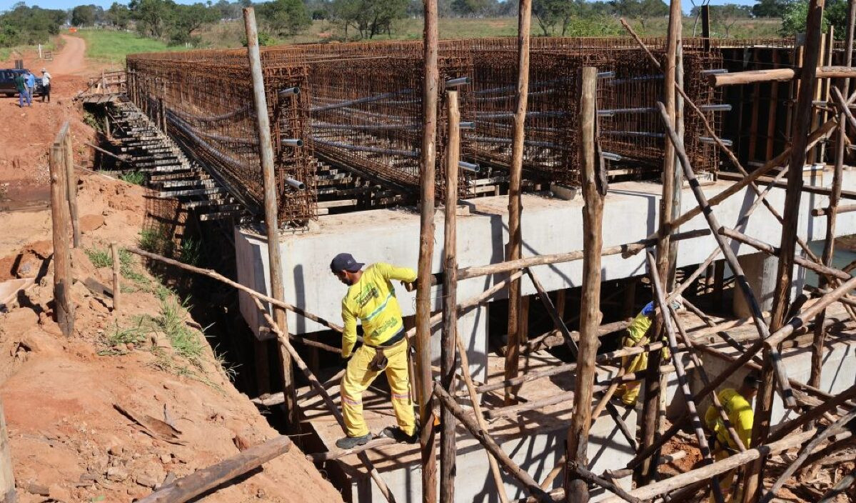 Obra de mais de 30 km de asfalto na MS-347 está avançada