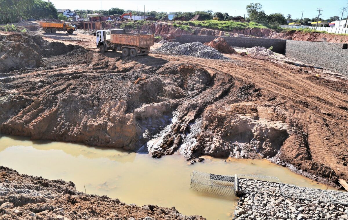 Prefeitura avança as obras do “piscinão” na Avenida Mato Grosso