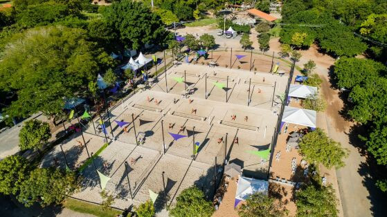 Quadras de areia foram construídas pelas Prefeitura 