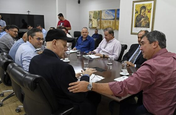 Em visita a Capital, prefeito de Laguna Carapã agradece apoio de governador nas obras do município