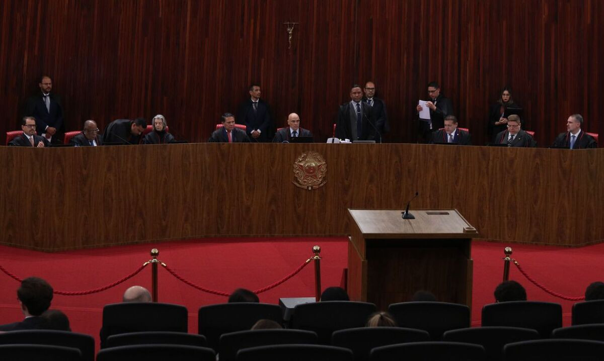 TSE retoma julgamento que pode levar &agrave; inelegibilidade de Bolsonaro