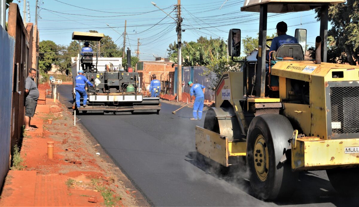 Moradores da Moreninha IV comemoram chegada do asfalto