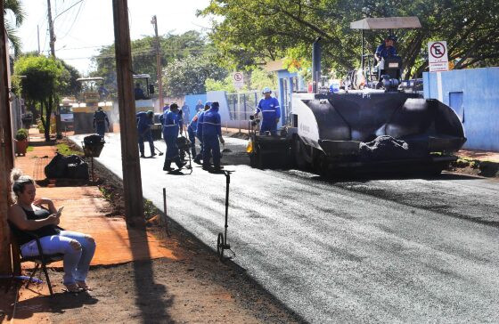 Moradores da Moreninha IV comemoram chegada do asfalto