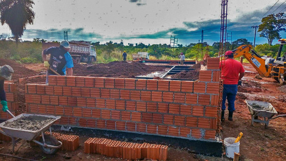 Andamento da obra da escola na aldeia