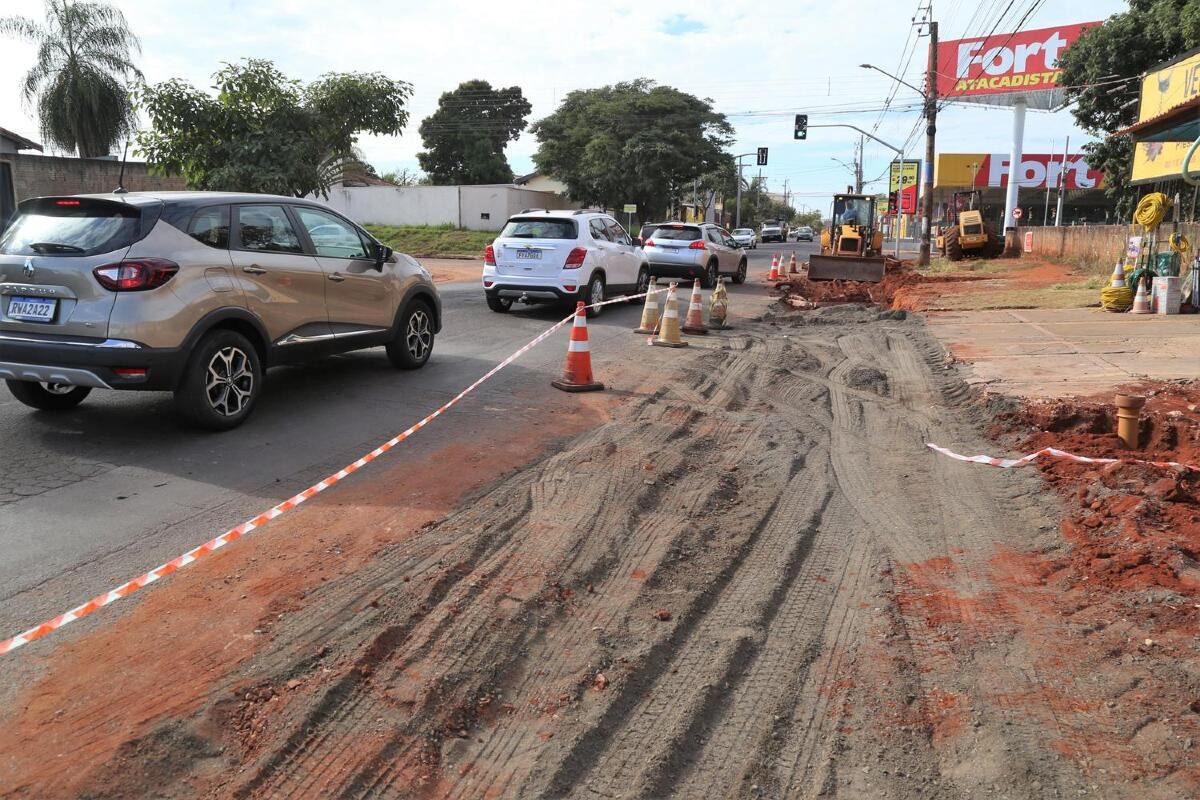 Trecho da Av. Três Barras é interditado para continuação das obras
