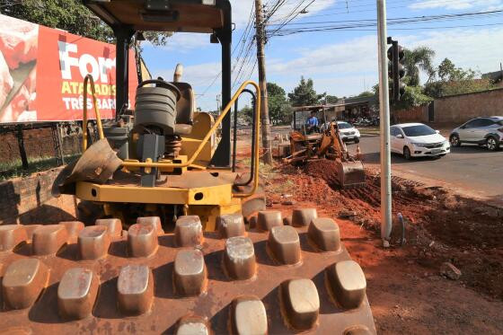 Trecho da Av. Três Barras é interditado para continuação das obras