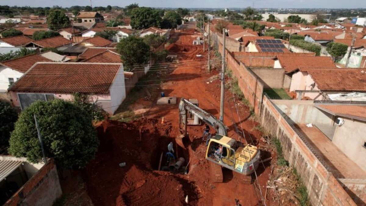 Obras de drenagem e asfalto avan&ccedil;am no Jardim Centen&aacute;rio