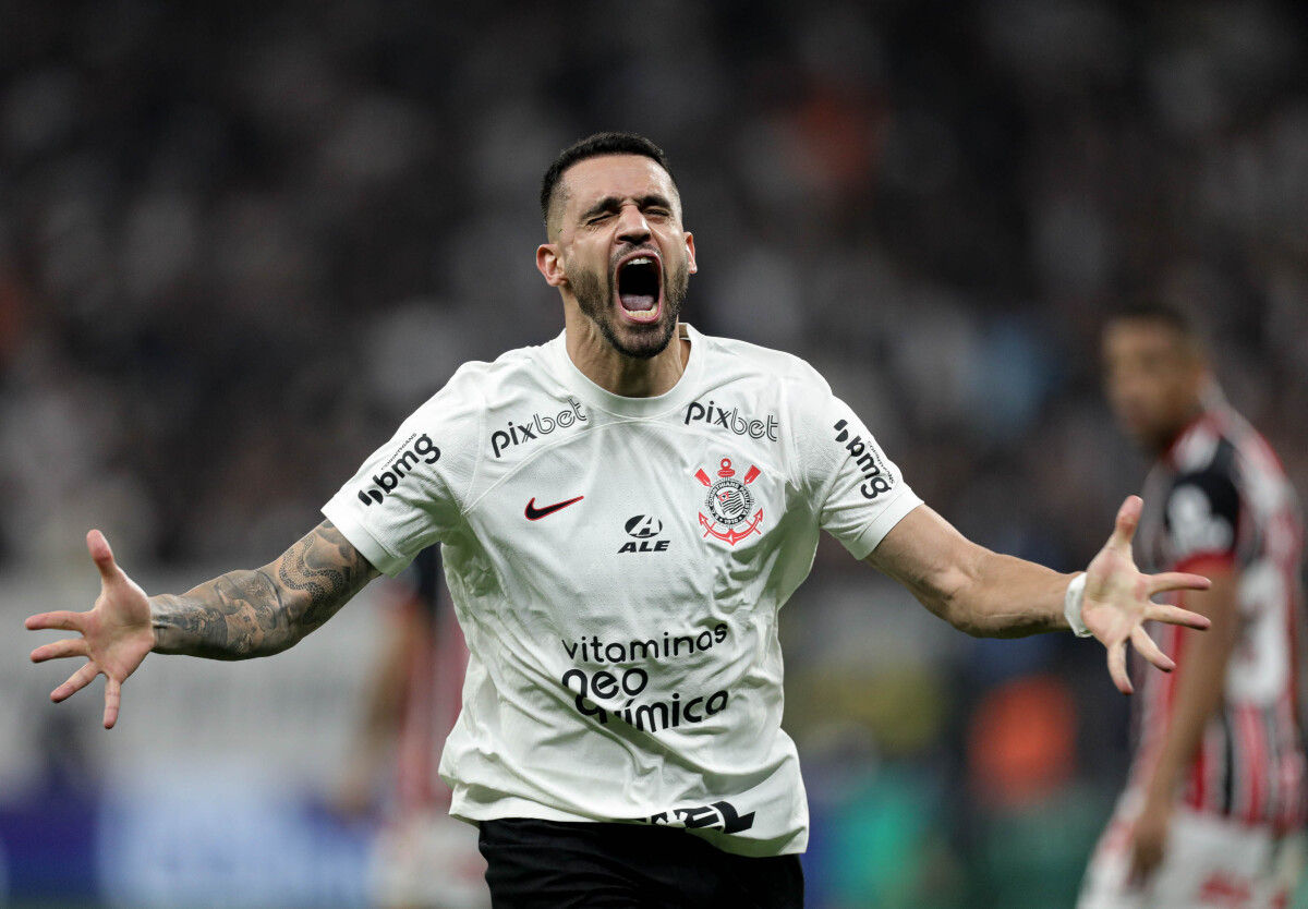 Timão vence o São Paulo por 2 a 1 e abre vantagem nas semifinais da Copa do  Brasil