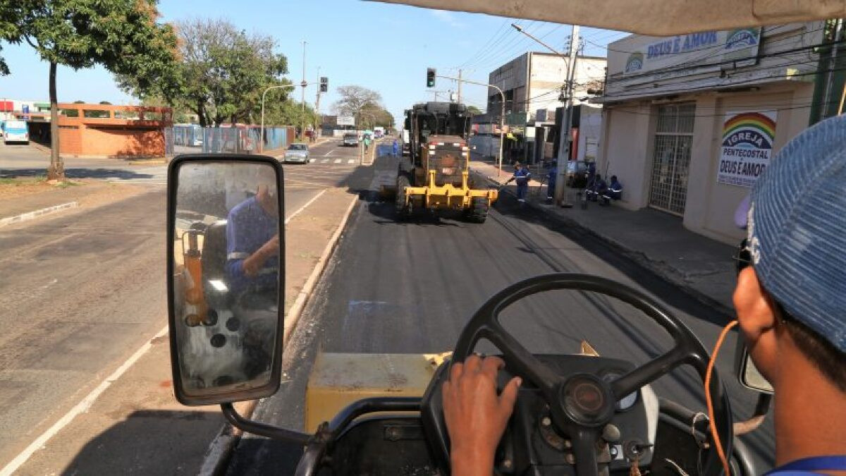 Começa recapeamento de trecho de 1,8 km da Avenida Cônsul Assaf Trad