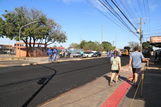 Começa recapeamento de trecho de 1,8 km da Avenida Cônsul Assaf Trad
