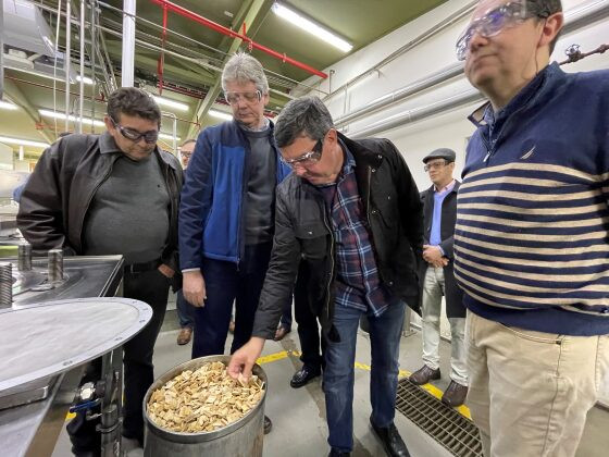 Eduardo Riedel visita centro de pesquisa da Arauco no Chile