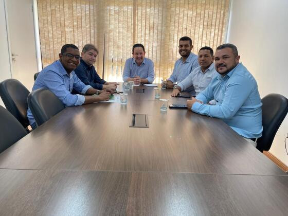 Prefeito durante reunião em Campo Grande