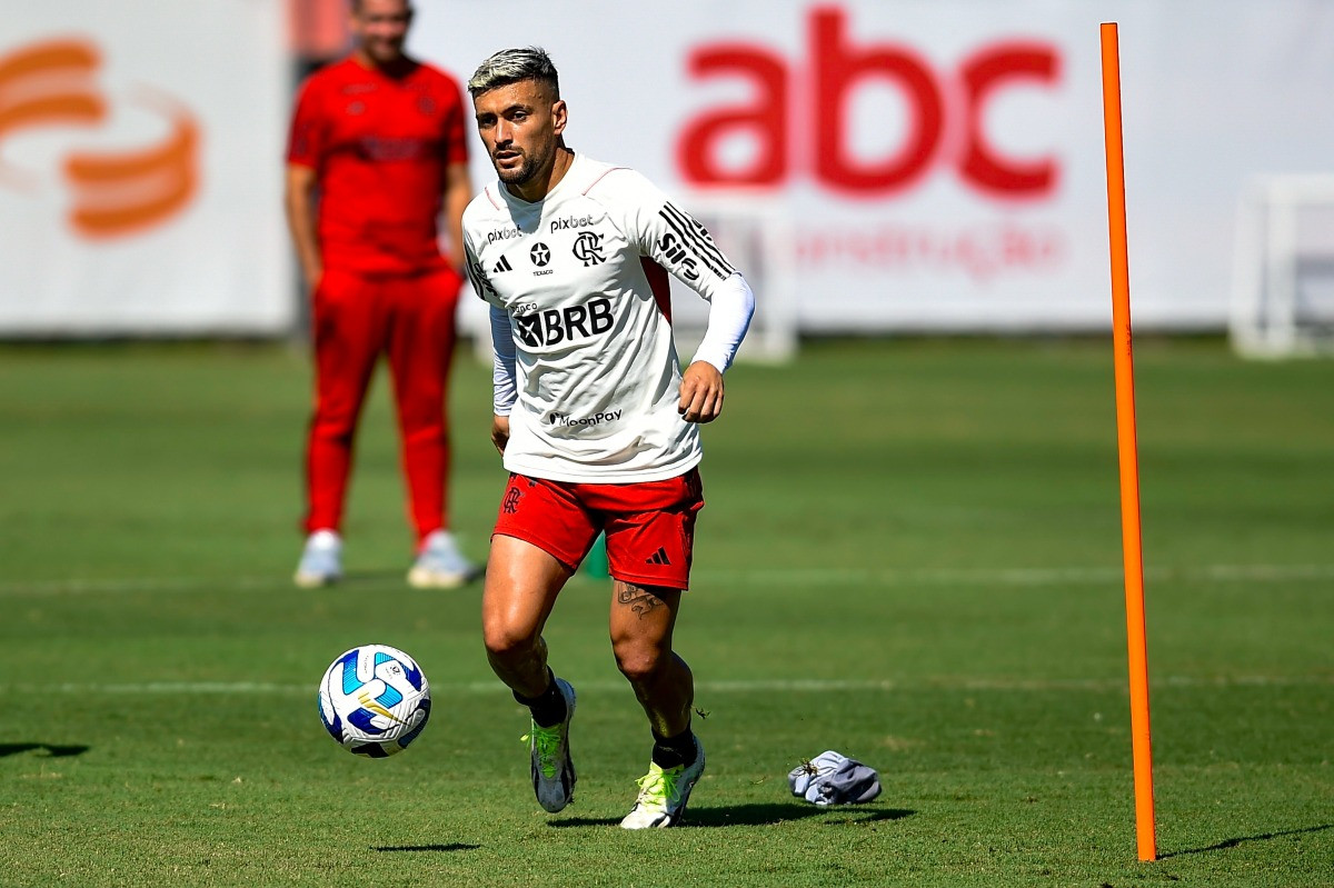 Pedro é punido pelo Flamengo e está fora do jogo contra o Olimpia