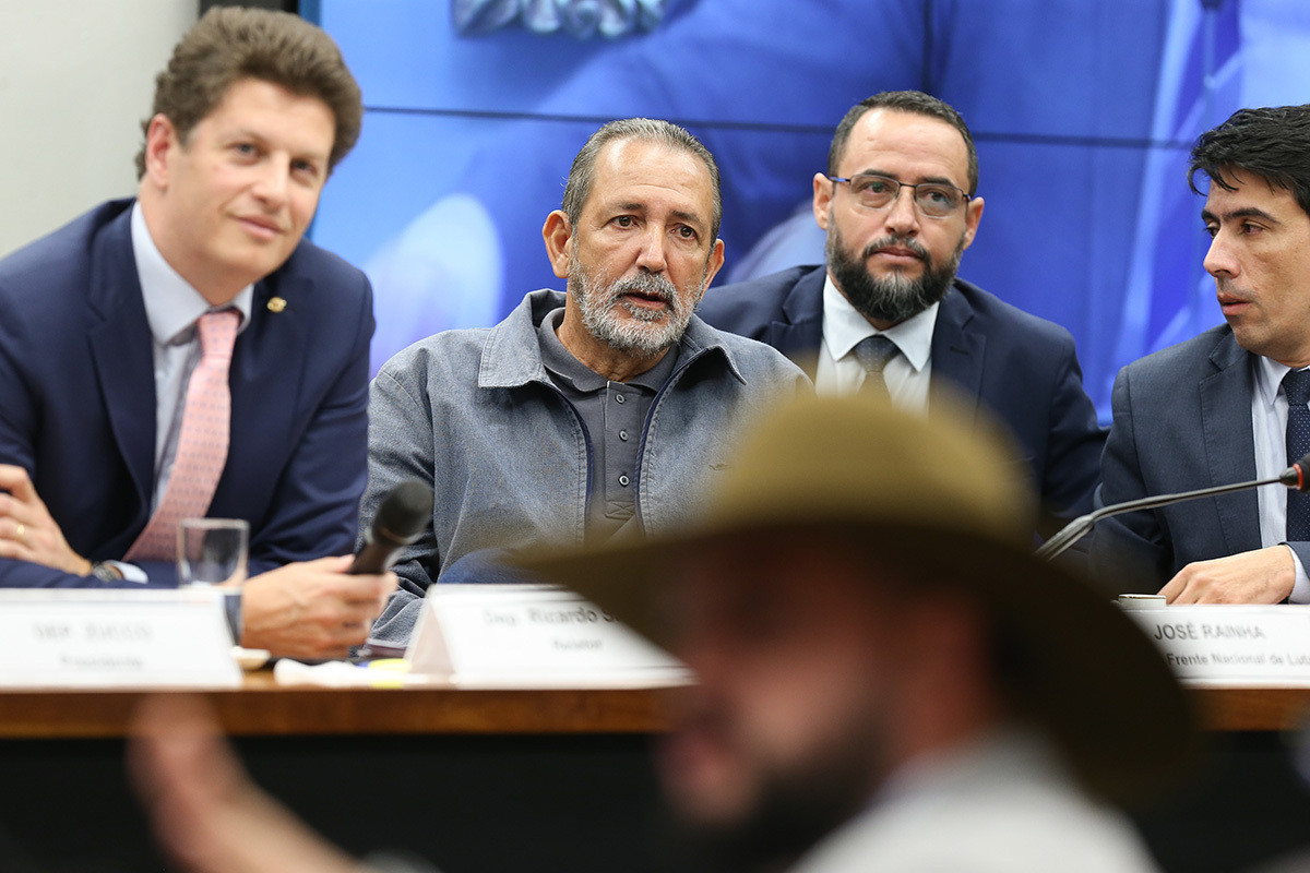 Rainha diz que governo ainda tem muito a fazer pela reforma agrária