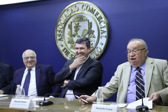 Governador Eduardo Riedel destaca avanços em encontro com lideranças em SP