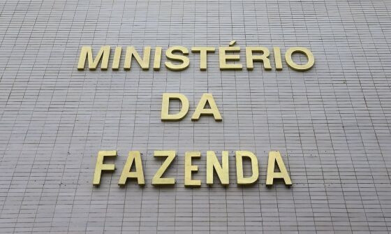 Al&iacute;quota-padr&atilde;o do IVA ficar&aacute; entre 25,45% e 27%, calcula Fazenda